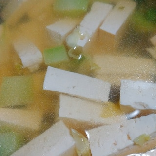 茅乃舎 野菜だしで☆ブロッコリーの芯と豆腐のスープ